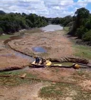 Morador registra imagens da seca no rio Bento Gomes e culpa garimpeiros